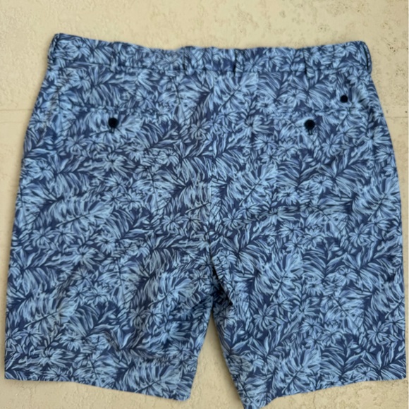 NWOT Peter Millar Salem Performance Short. Blue tropical pattern - Picture 2 of 4